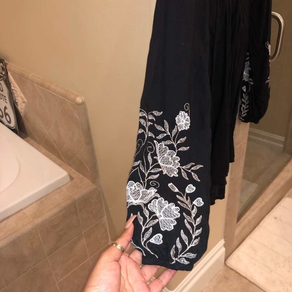 Flower embroidered casual tie dress 😍